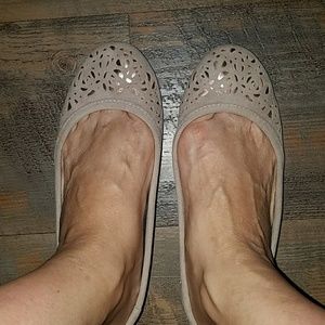 Pink & Pepper flats size 6 1/2 taupe/gold
